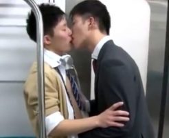 【ゲイ動画】イケメンの高校生がサラリーマンに痴漢され…抵抗することもなく受け入れてアナルセックスを体験！