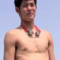 【ゲイ動画】某名門大学のイケメン水泳部員がの野外露出オナニー！競パンからハミでるデカマラが…