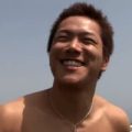 【ゲイ動画】男らしいルックスとシャイな性格のギャップにクラクラ…海の男の露出系オナニー！