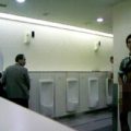 【無修正ゲイ動画】ノンケも利用するハッテン場トイレで下半身を露出させる男と、それに群がる見ず知らずの男たち…