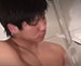 【ゲイ動画】唇がエロいイケメンがシャワー浴びながらローションを垂らされて…