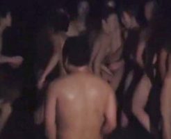 【ゲイ動画 pornhub】街中を全裸の男達が歩きまわるお祭りｗ若いノンケの引き締まった身体をガッツリ撮影！ポロリもあるよｗ