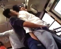 【ゲイ動画 pornhub】バスで好みの高校生を見付けたゲイが他の乗客にバレ無い様に痴漢！恐怖で逃げれ無くなったノンケのチンコを強引に頂くｗ